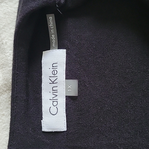 Calvin Klien top Size 1x zipper in back dressy or casual - Picture 6 of 7